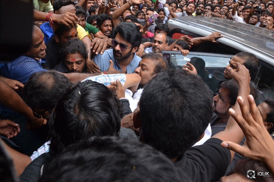 Prabhas-Watches-Baahubali-at-Sudharshan-Theatre